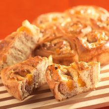 Brioche aux abricots secs et amandes